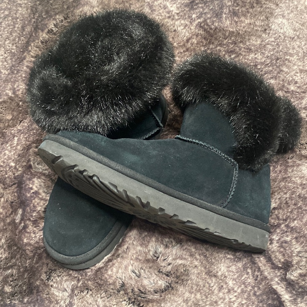 Short Uggs. - image 1